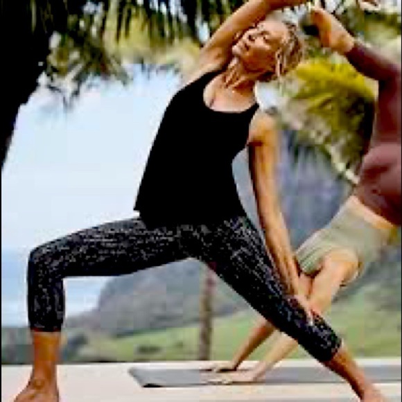 Athleta Salutation II Capri Stash Pocket - size large - Picture 1 of 12